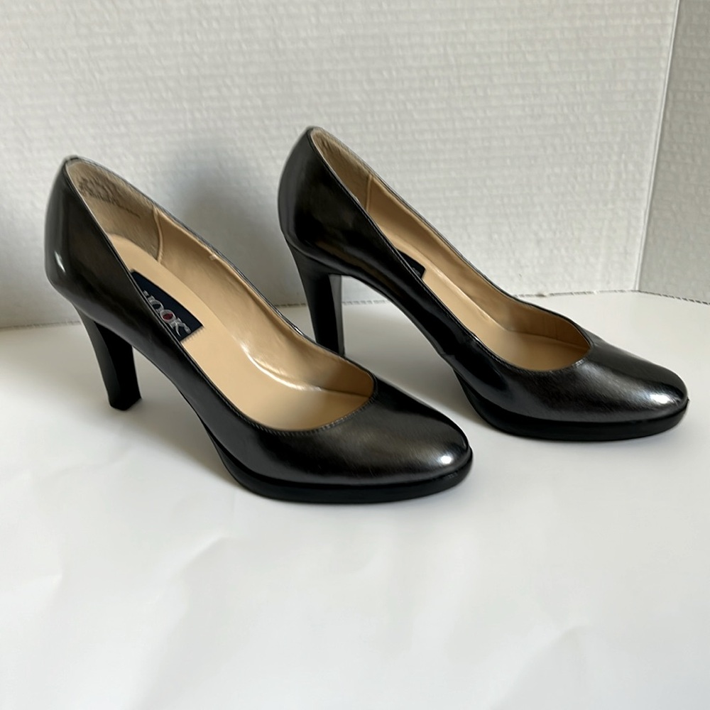 JG Hook women’s metallic black heel shoes, Size 8M